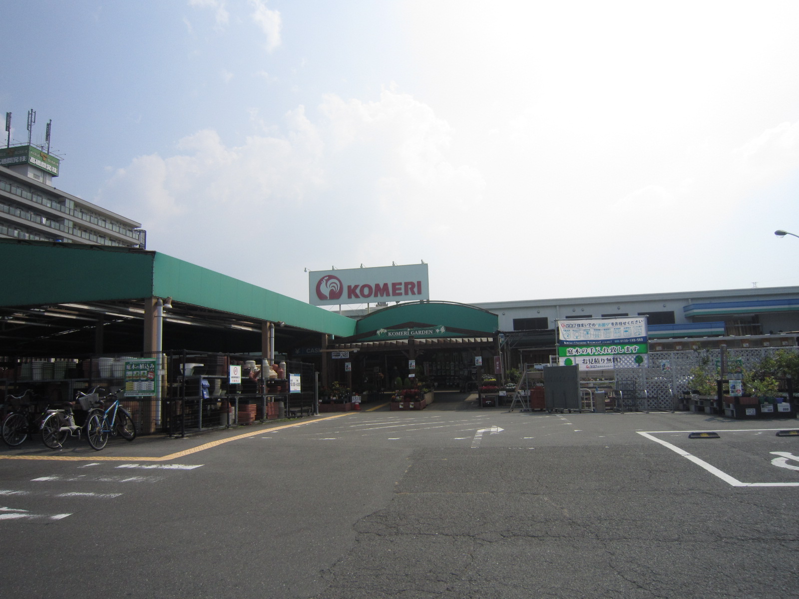 Home center. Komeri Co., Ltd. home improvement Hirakata store up (home improvement) 569m