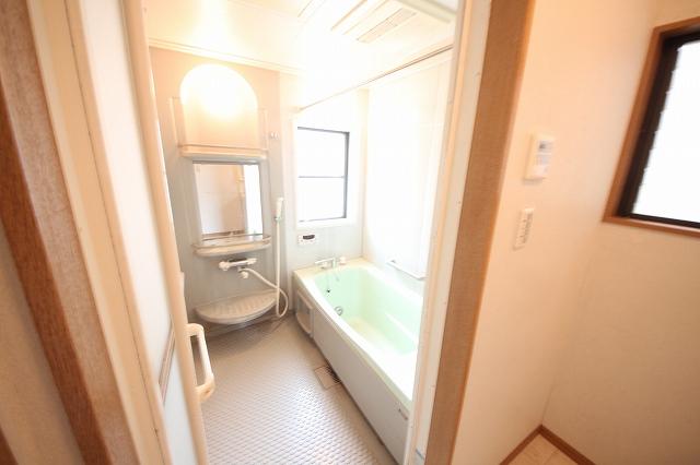 Bathroom. Indoor (10 May 2013) Shooting