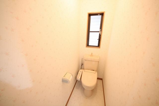 Toilet. Indoor (10 May 2013) Shooting