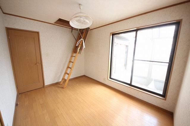 Non-living room. Indoor (10 May 2013) Shooting