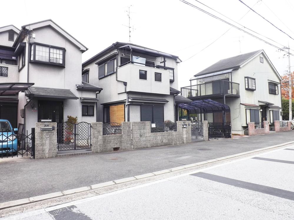 Local photos, including front road. Local photo (front road)