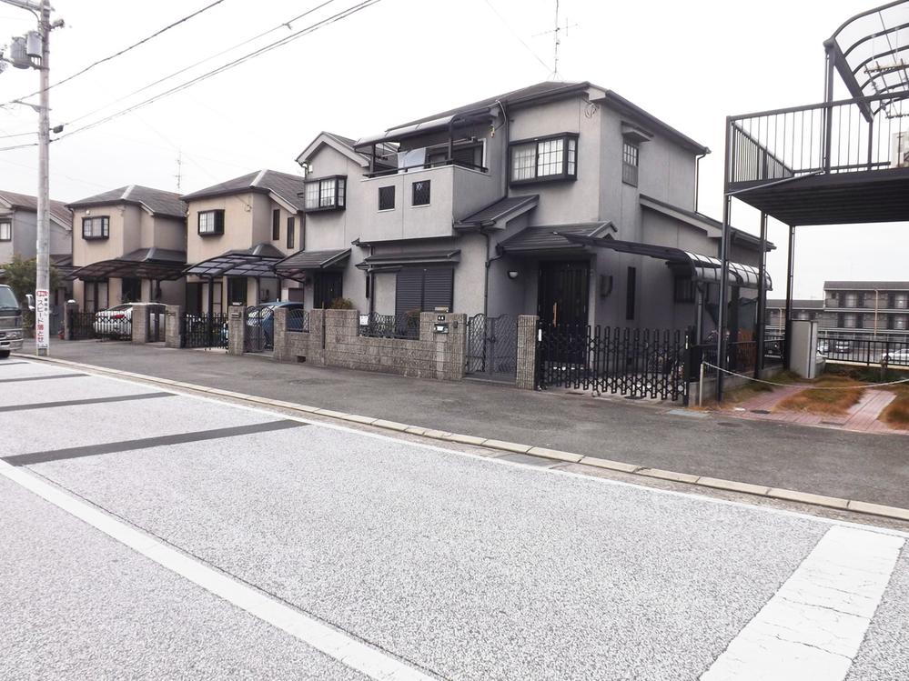 Local photos, including front road. Local photo (front road)