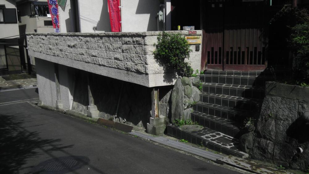 Entrance. It is the entrance part. 