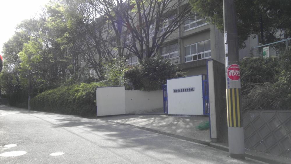 Junior high school. Higashikori 450m until junior high school