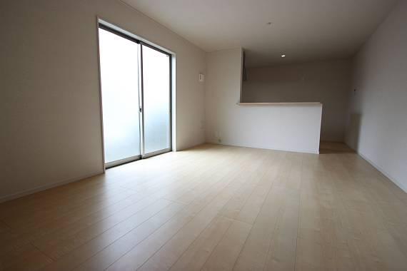 Living. LDK is easy to use if you are adjacent to the Japanese-style room! !