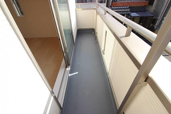 Balcony. Spacious balcony! !