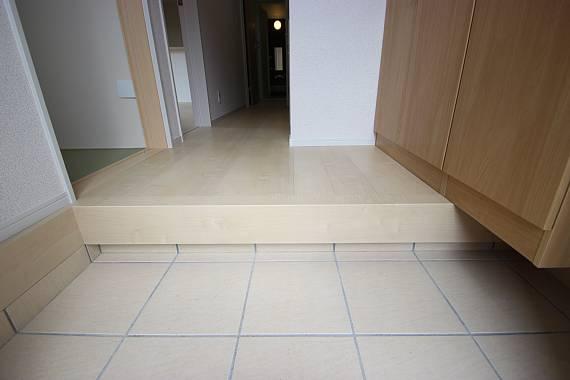 Entrance. It is always bright entrance! !