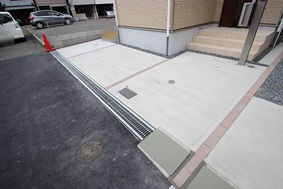 Parking lot. Facing east, Good is per yang for the south parking lot!