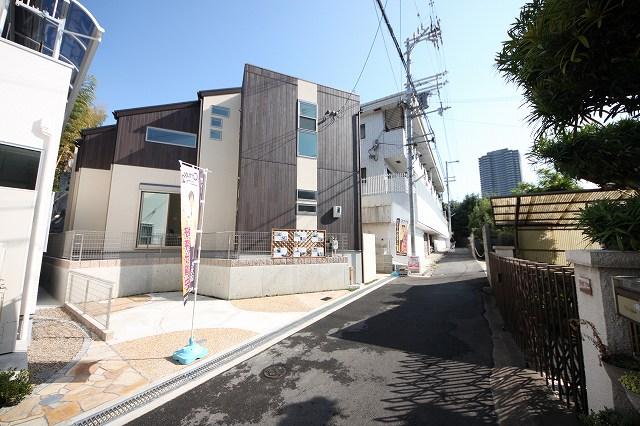 Local appearance photo. Local (10 May 2013), there is not nearly the car of entry into the depth direction of the shooting I-1 No. land. I do not really care also train sound while a station a 6-minute walk. It is a quiet residential area.