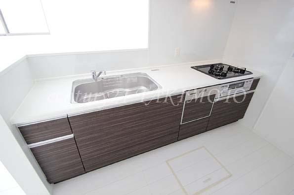 Kitchen. Easy loading and unloading at all slide storage