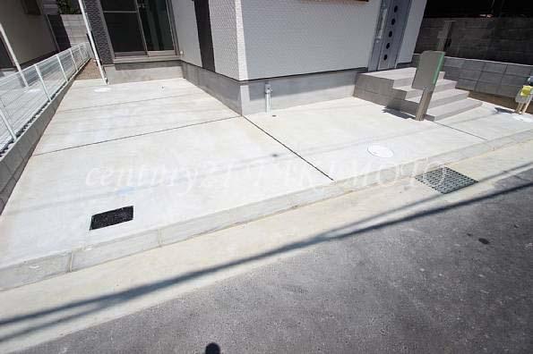 Parking lot. Spacious parking! !