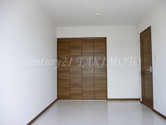 Same specifications photos (Other introspection). Clean also the room in all room with storage!