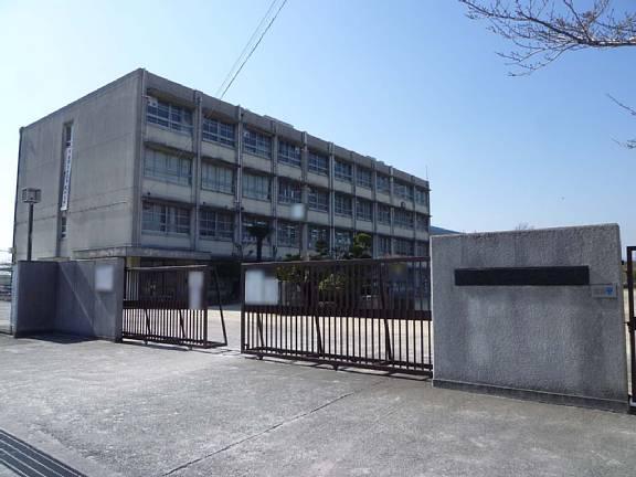 Primary school. Hirakata municipal Isojima to elementary school 1279m