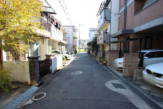 Local photos, including front road. It is well-equipped city skyline!
