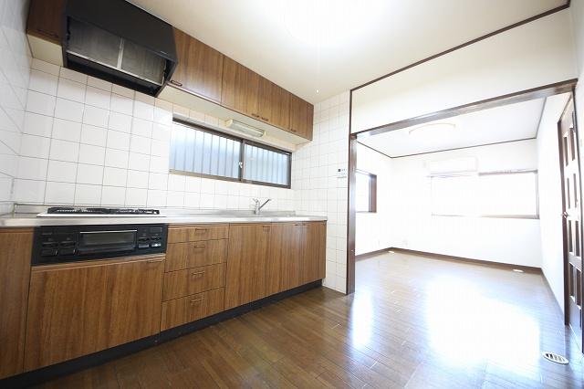 Kitchen. Indoor (11 May 2013) Shooting Second floor kitchen space of jewels 10.5 Pledge together with dining space. 