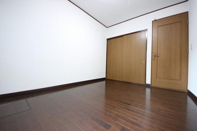 Non-living room. Indoor (11 May 2013) Shooting