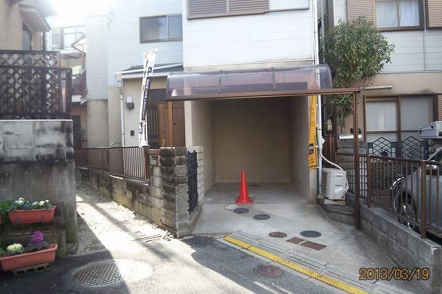 Parking lot. Local (11 May 2013) Shooting