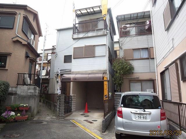 Local appearance photo. Local (11 May 2013) before photographing road is the traffic volume less quiet environment. 