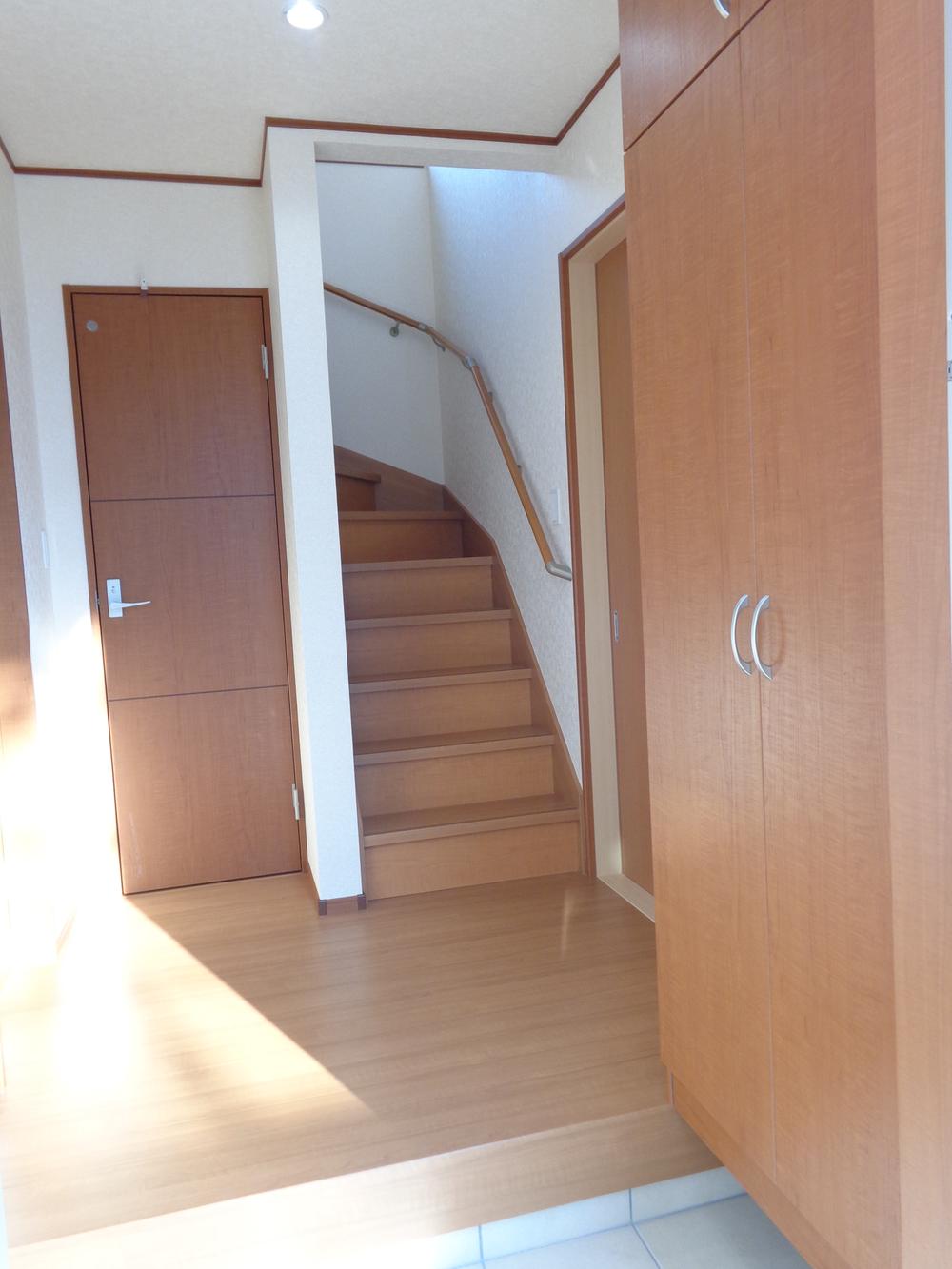 Same specifications photos (Other introspection). Entrance