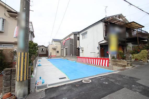 Parking lot. Spacious parking space! Car three parking OK!