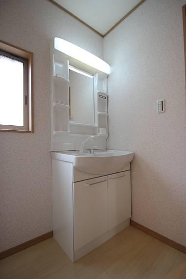 Wash basin, toilet. Convenient Shampoo dresser!