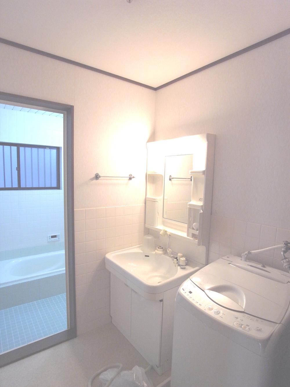 Wash basin, toilet. Indoor (June 2013) Shooting