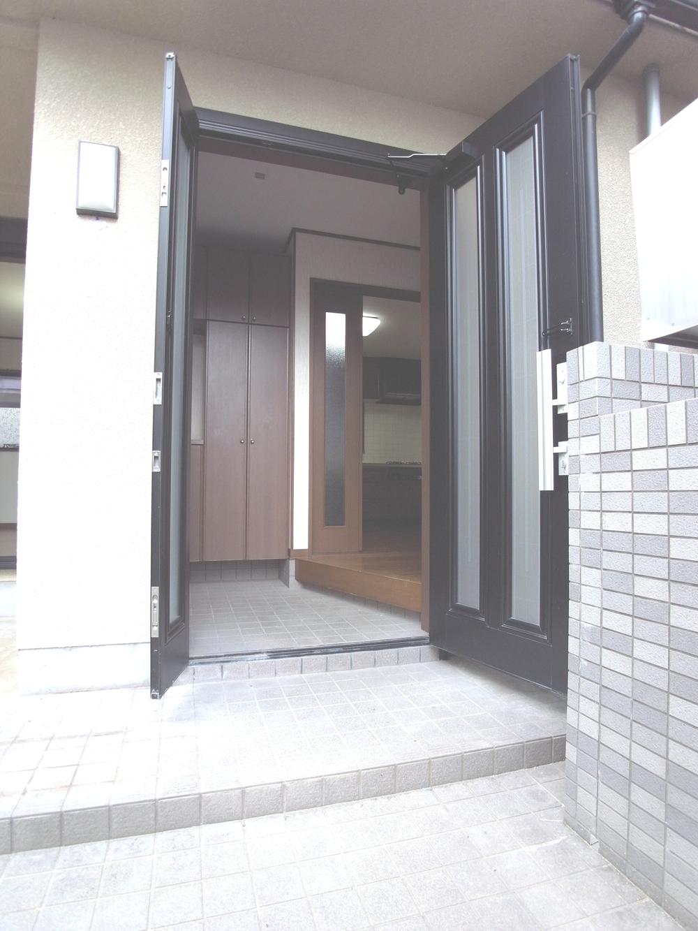 Entrance. Local (June 2013) Shooting