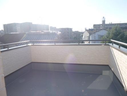 Balcony. Laundry dried there is about 11.4 Pledge of Sky Terrace ・ BBQ ・ Home garden ・ Various applications, such as sunbathing