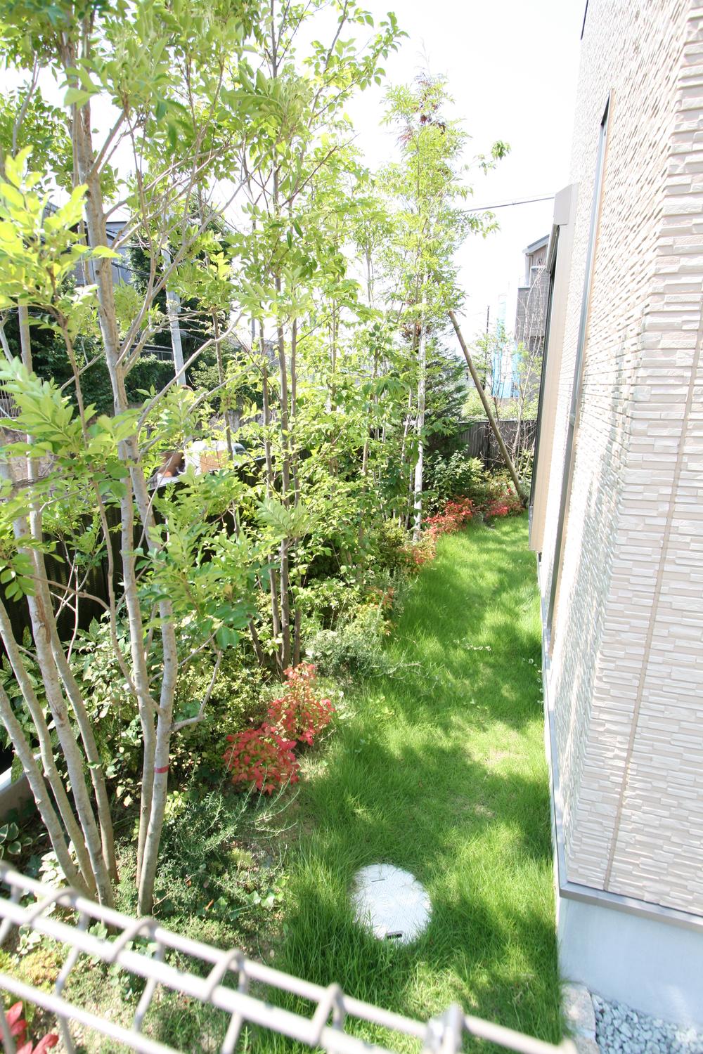 Garden. Garden Life our example of construction to grow flowers in the garden