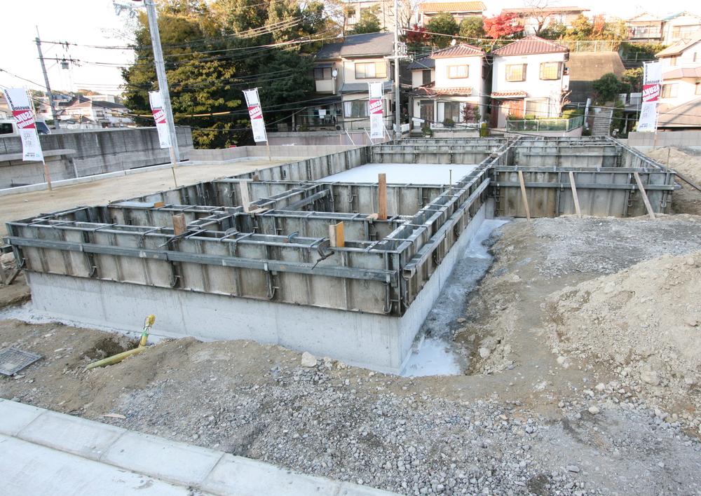 Local photos, including front road. In the model house building !!