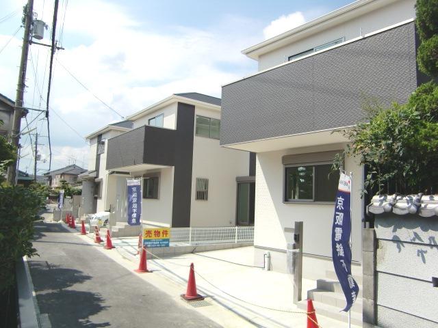 Local photos, including front road. Local (August 2013) Shooting