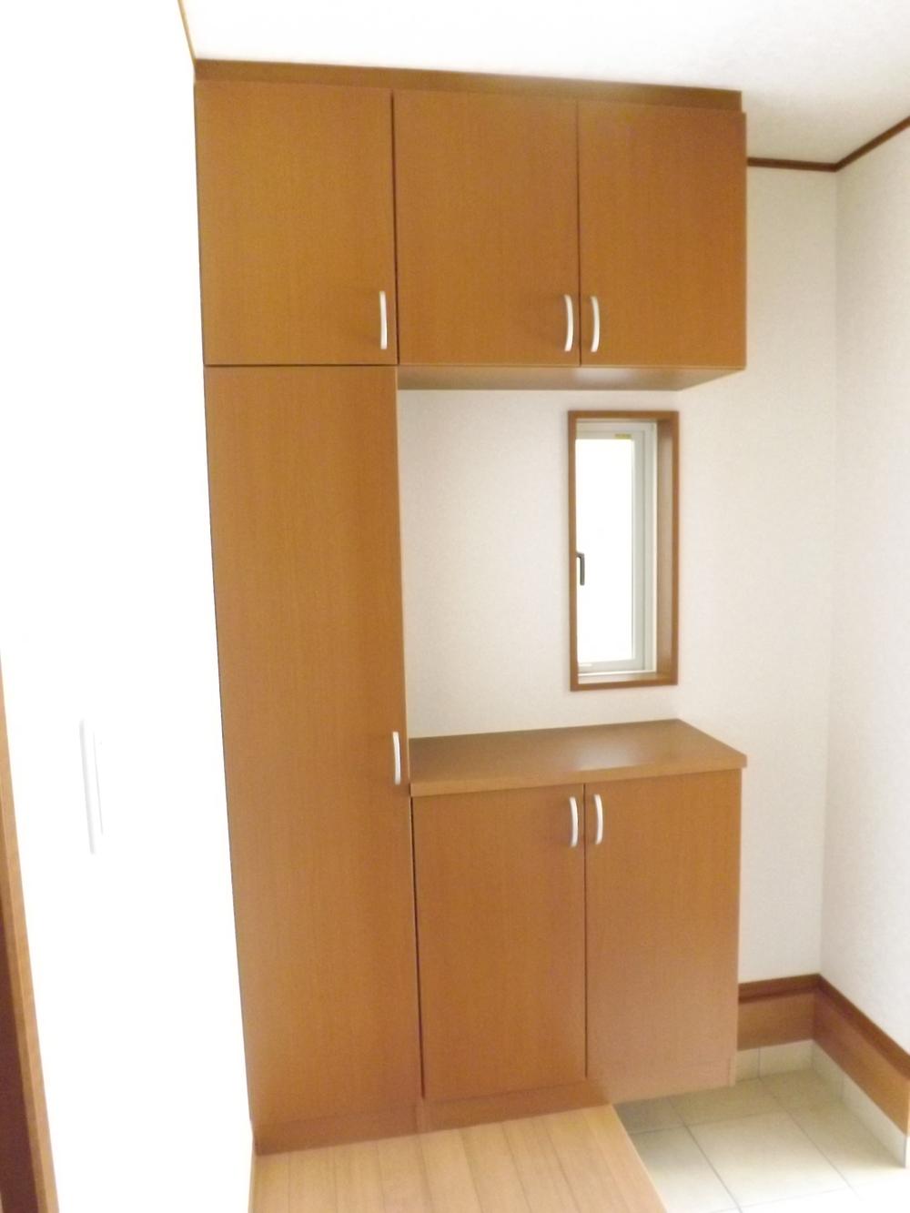 Entrance. The company enforcement example photo (entrance) Also large storage in the front door!