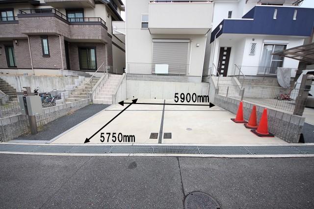 Parking lot. Local (10 May 2013) Shooting