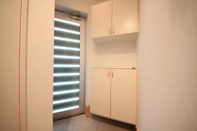 Entrance. Local (10 May 2013) Shooting