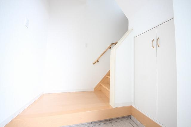 Entrance. Local (10 May 2013) Shooting