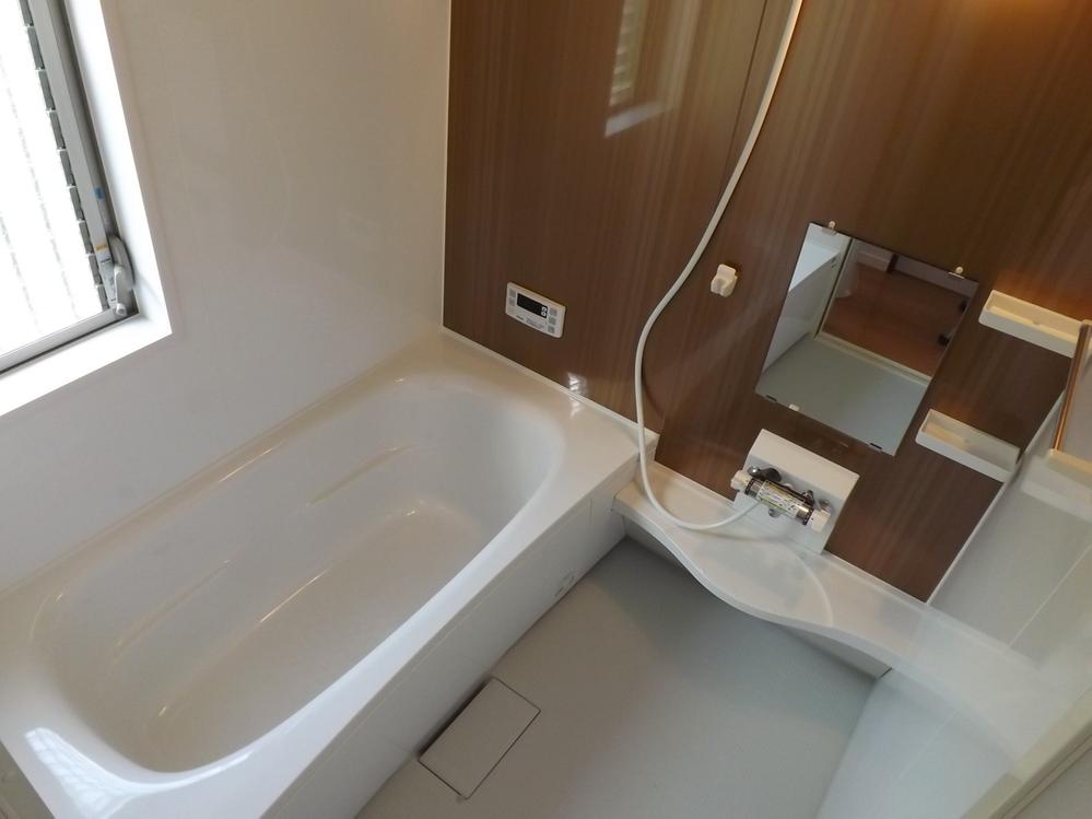 Bathroom. Local photo (bathroom)