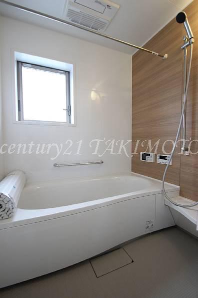 Bathroom. The spacious bathroom 1 pyeong type!