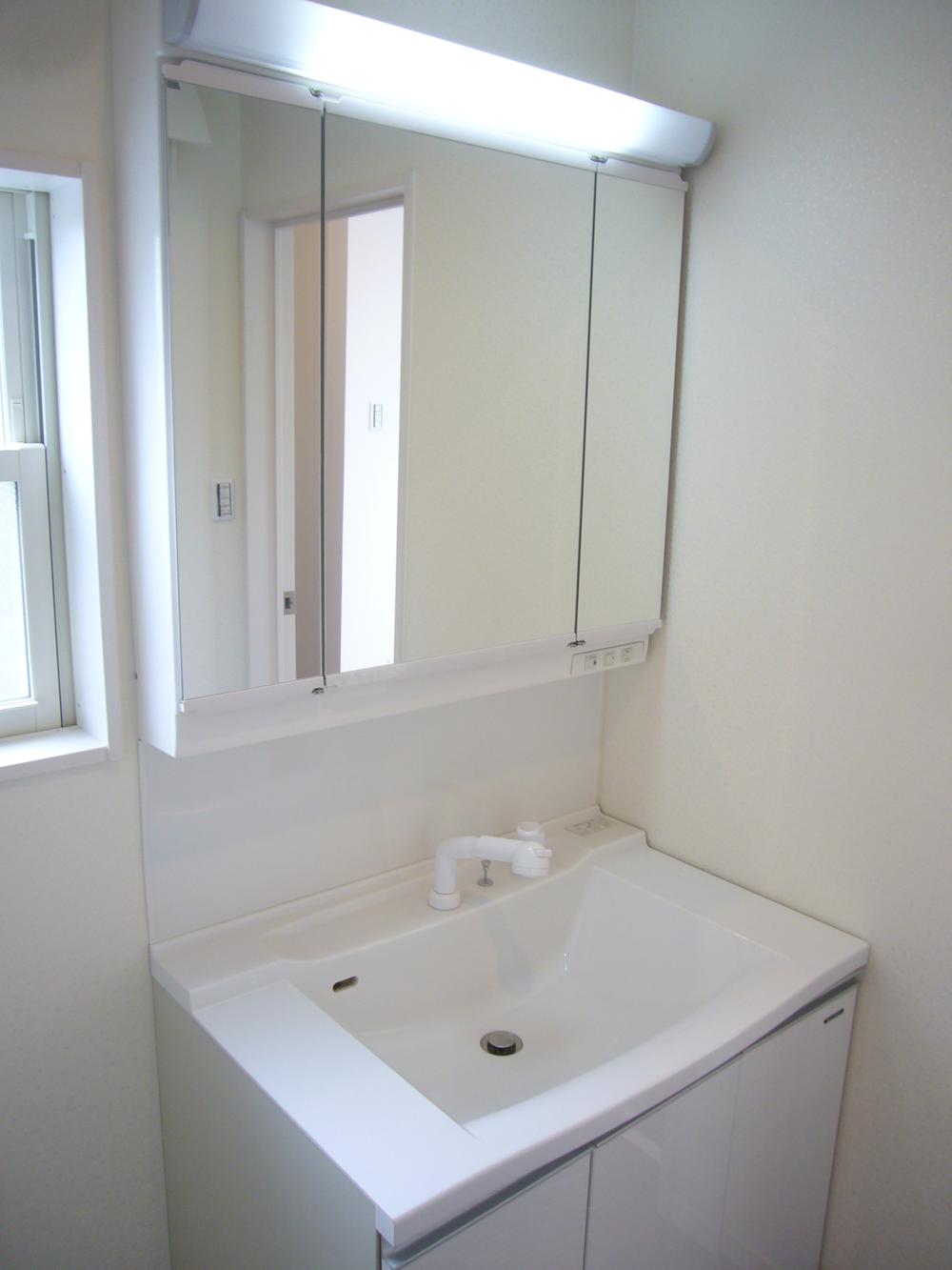 Other. Lavatory same specifications