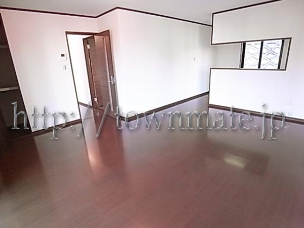 Same specifications photos (living). Spacious living room with a space