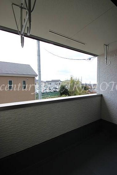 Balcony. South-facing balcony! !