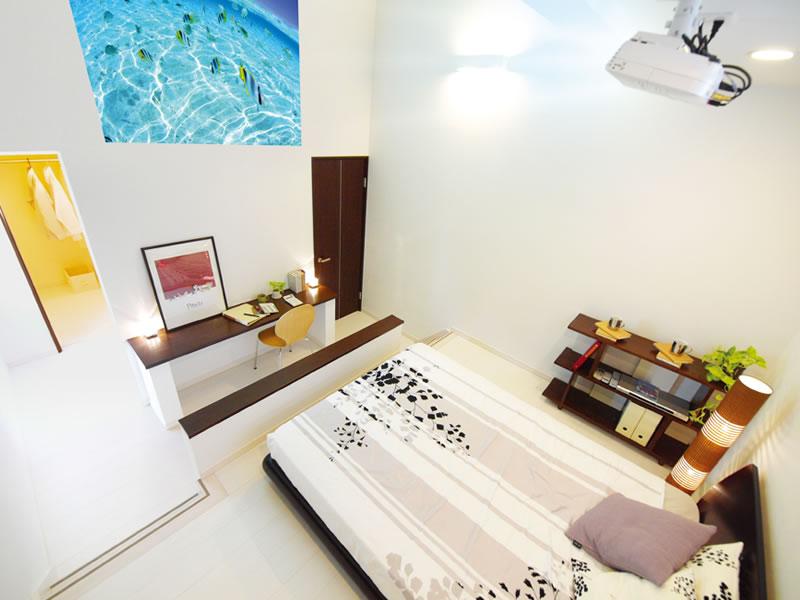 Other. Example of construction. The main bedroom where you can enjoy a movie from one stage raised Theater bed stage. Let's make the precious time of the hobby.