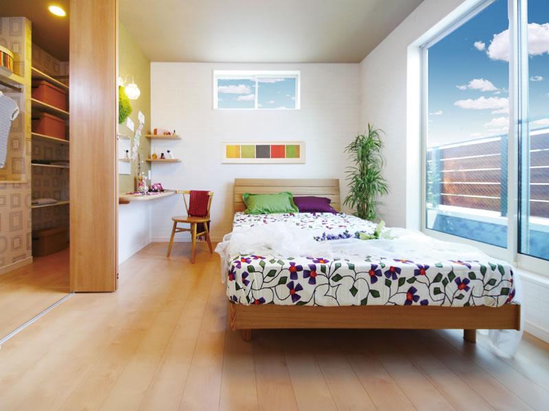 Other. Example of construction. Place the colorful opening to spacious master bedroom. It pours the bright sun light, It seems to be able to wake up every morning comfortably.