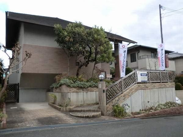 Local appearance photo. The old house ・ Urban Development Corporation subdivision within