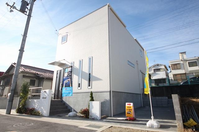 Local appearance photo. As a "box house" is structure, Very good balance, It means that the thing is stable, It has achieved a "strong house" to exert even strength to natural disasters. With four groups plus seismic damper "Miraie".