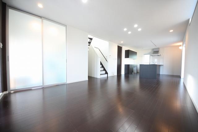 Living. Indoor (12 May 2013) Shooting Floor heating standard equipment to LDK and kitchen space. Living lighting adopts LED Down Light. Acceleration and adjustment of the light is also possible.