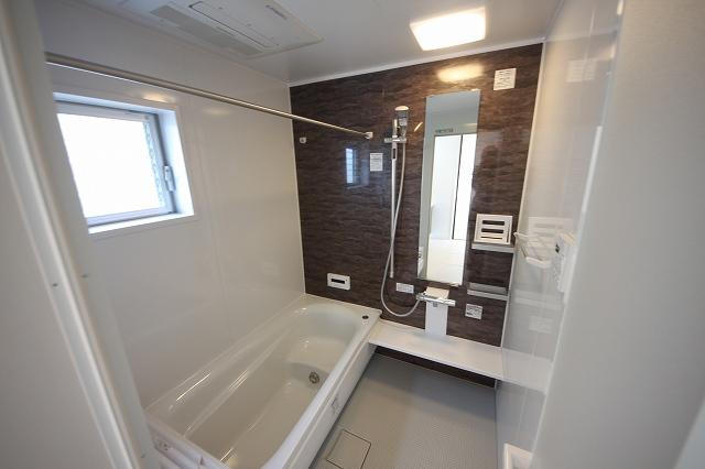 Bathroom. Indoor (12 May 2013) Shooting