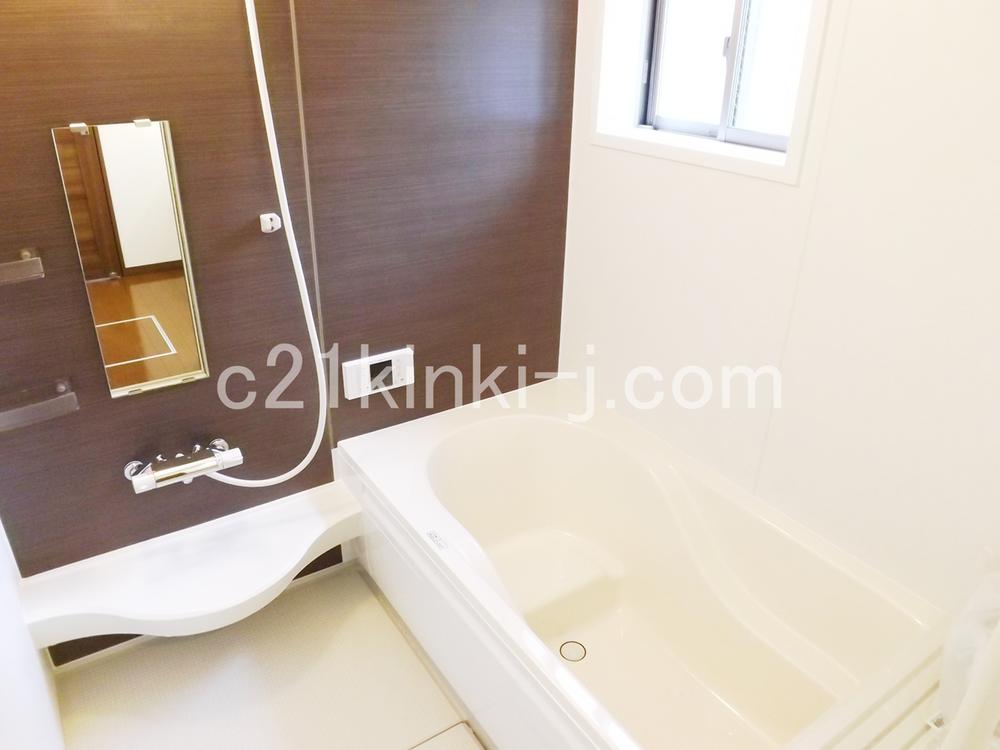 Bathroom. Local photo (bathroom) Bathroom heating dryer!