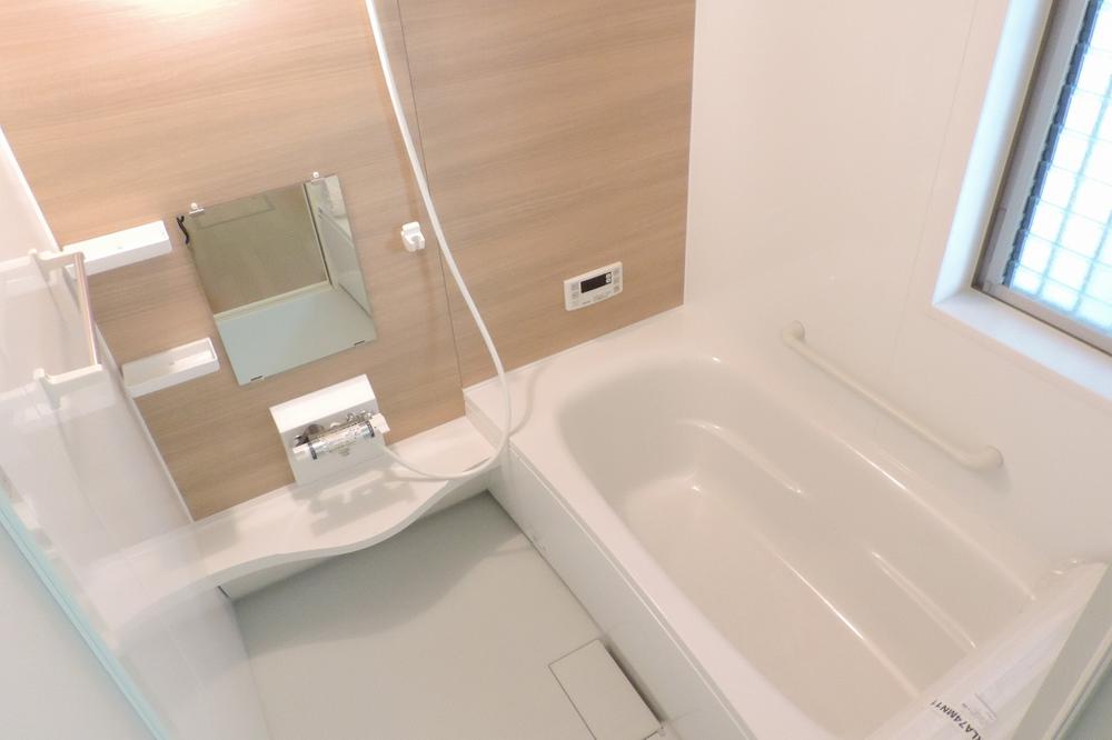 Bathroom. Local photo (bathroom)