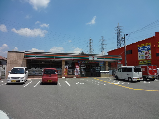 Convenience store. Seven-Eleven Hirakata Nishimakino store up (convenience store) 351m