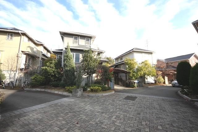 Local photos, including front road. Local (11 May 2013) Shooting